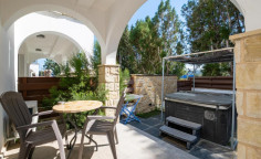 Studio apartment with jacuzzi in Latchi, Paphos 
