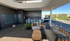 Modern penthouse with sea view in Mesa Geitonia 