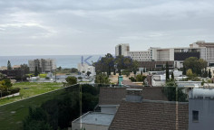 Spacious two plus office bedrooms penthouse with sea view in Parekklisia 