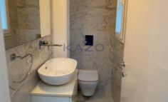 Spacious two plus office bedrooms penthouse with sea view in Parekklisia 