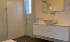 Spacious two plus office bedrooms penthouse with sea view in Parekklisia 