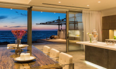 Luxury 5 bedroom villa with swimming pool for sale in Chloraka