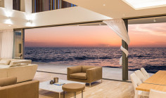 Luxury 5 bedroom villa with swimming pool for sale in Chloraka