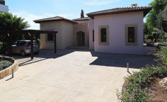 4 bedroom furnished villa for sale in Aphrodite Hills
