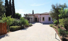 4 bedroom furnished villa for sale in Aphrodite Hills