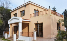 Luxury 3 bedroom furnished villa with swimming pool for sale in Peyia