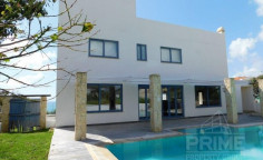 Lovely 4 bed villa with swimming pool for sale in Peyia