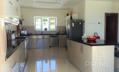 Beautiful 4 bed villa with swimming pool for sale in Peyia