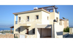 Large 3 bedroom villa for sale in Neo Chorio