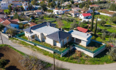 3 bedroom house with swimming pool for sale in Klirou