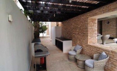 5 bedroom villa with swimming pool for sale in Peyia