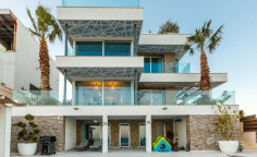 6 bedroom furnished villa with swimming pool for sale in Amathus area