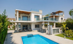 4 bedroom furnished villa with swimming pool for sale in Agios Tychonas