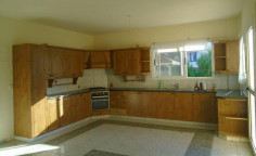 Large 4 bedroom house for sale in Emba