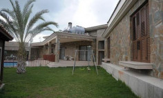 Large 4 bedroom house with swimming pool for sale in Dali