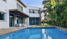 4 bedroom house with swimming pool for sale in Anthoupolis