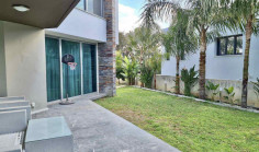 4 bedroom house with swimming pool for sale in Anthoupolis