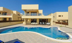 Large three bed house with swimming pool for sale in Protaras