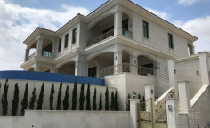 6 bedroom villa with swimming pool for sale in Amathus area