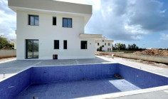 Large 4 bedroom furnished villa with swimming pool to rent in Peyia