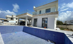 Spacious 4 bedroom furnished villa with swimming pool to rent in Peyia