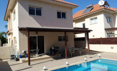 3 bedroom house with private swimming pool and walking distance from the beach in Dhekelia area 