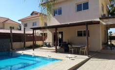 3 bedroom house with private swimming pool and walking distance from the beach in Dhekelia area 