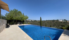 6 bedroom house with swimming pool to rent in Aphrodite Hills