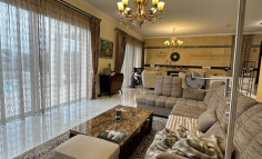 Spacious 5 bedroom house with swimming pool for sale in Konia