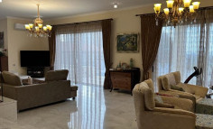 Spacious 5 bedroom house with swimming pool for sale in Konia