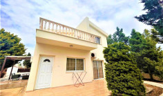 Luxury 3 bedroom house with swimming pool for sale in Agia Thekla