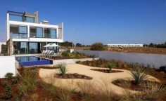 5 bedroom villa with swimming pool for sale in Agia Thekla