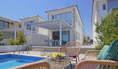 Large 3 bedroom house with swimming pool for sale in Agia Thekla