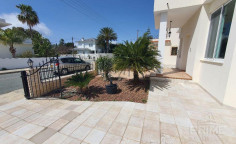 4 bedrooms villa with swimming pool for sale in Dhekelia