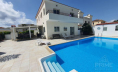 4 bedrooms villa with swimming pool for sale in Dhekelia