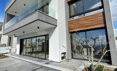 4 bedroom house with swimming pool for sale in Parekklisia