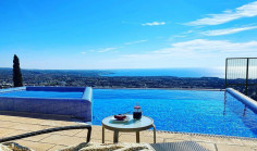 Large 5 bedroom house with swimming pool for sale in Peyia