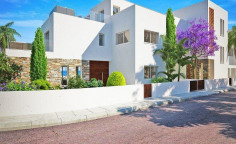 Luxury 4 bedrooms house with swimming pool for sale in Kato Paphos