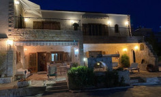 Luxury 5 bedroom house with swimming pool for sale in Peyia