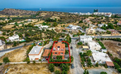 Large 4 beds house with swimming pool for sale in Agios Tychonas