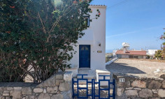 Beautiful three bedroom house with swimming pool for sale in Peyia