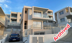 Spacious 4 bedroom house with swimming pool to rent in Chloraka