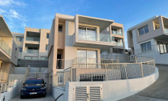 Spacious 4 bed house with swimming pool for sale in Chloraka