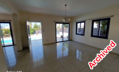 Detached villa 300 meters ftom the sea 
