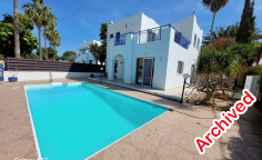 Detached villa 300 meters ftom the sea 