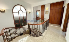 6 bedroom furnished villa with swimming pool to rent in Parekklisia