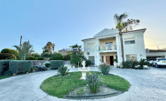 6 bedroom furnished villa with swimming pool to rent in Parekklisia