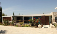 Large 4 bedroom house with swimming pool for sale in Tsada