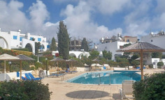 Spacious 1 bedroom apartment with swimming pool for sale in Tombs of the Kings