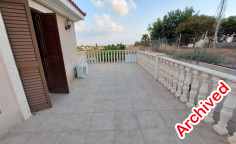 Very spacious detached villa in Timi 